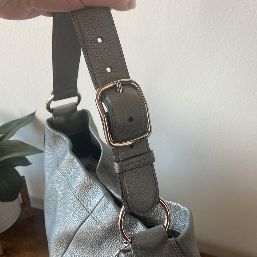 EUC Coach Pebbled Leather Shoulder Bag - Picture 6 of 16